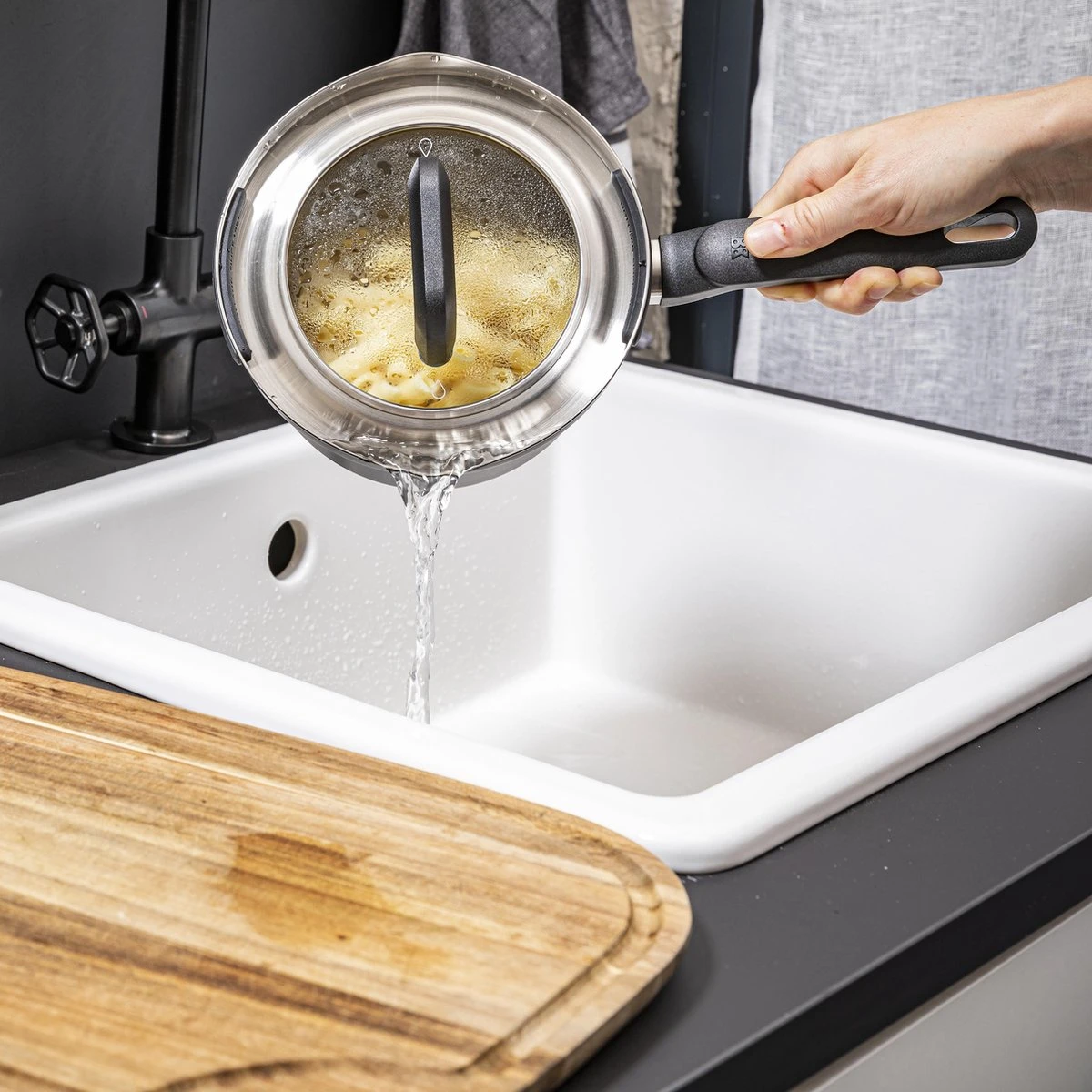 BK Flow Cool Black Glas Kookpannenset - 4-delig - Zwart - Glazen Deksel - Veilig Afgietsysteem - Inductie - Afbeelding 2